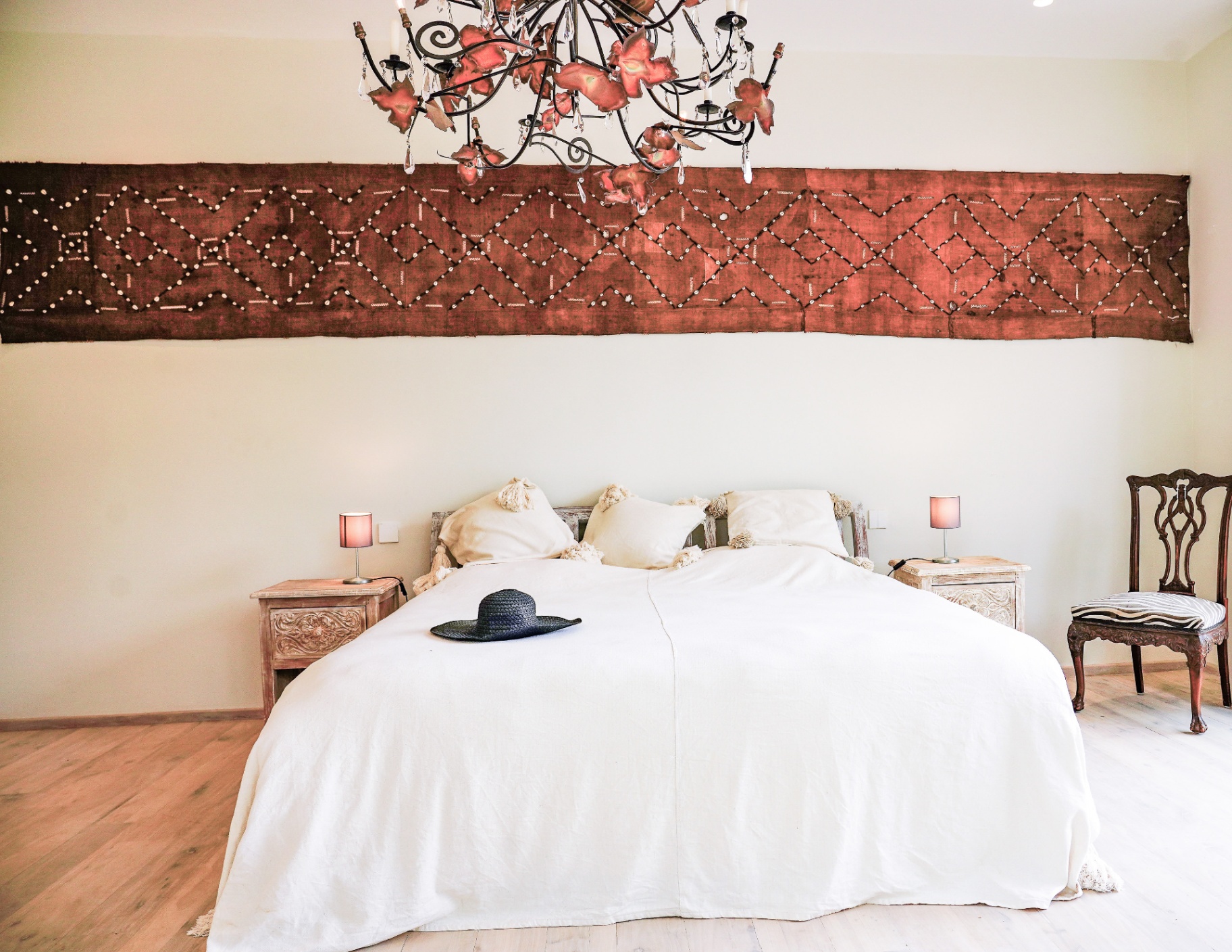 Bedroom with oversized textile above the bed